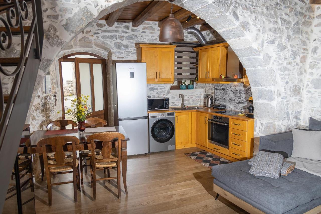 Stefanis Apartment *
